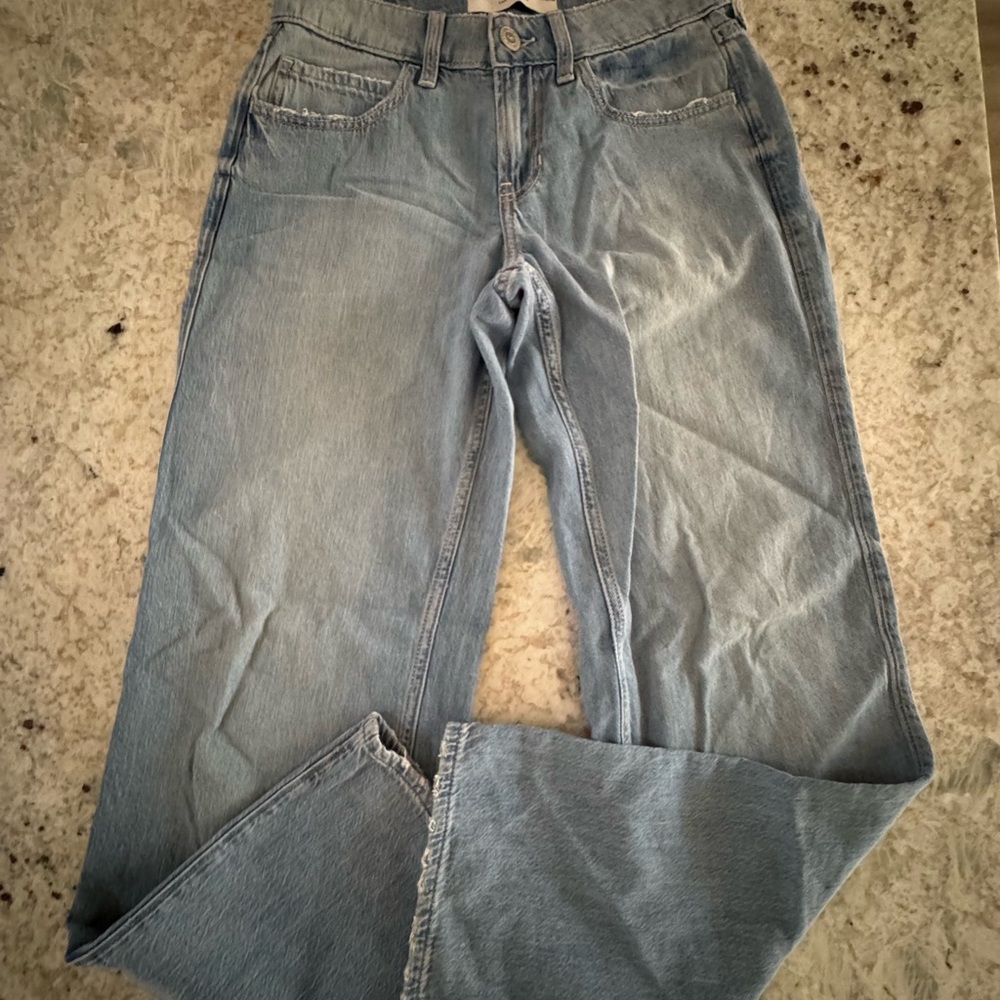 Hollister Women's Light Blue baggy Jeans